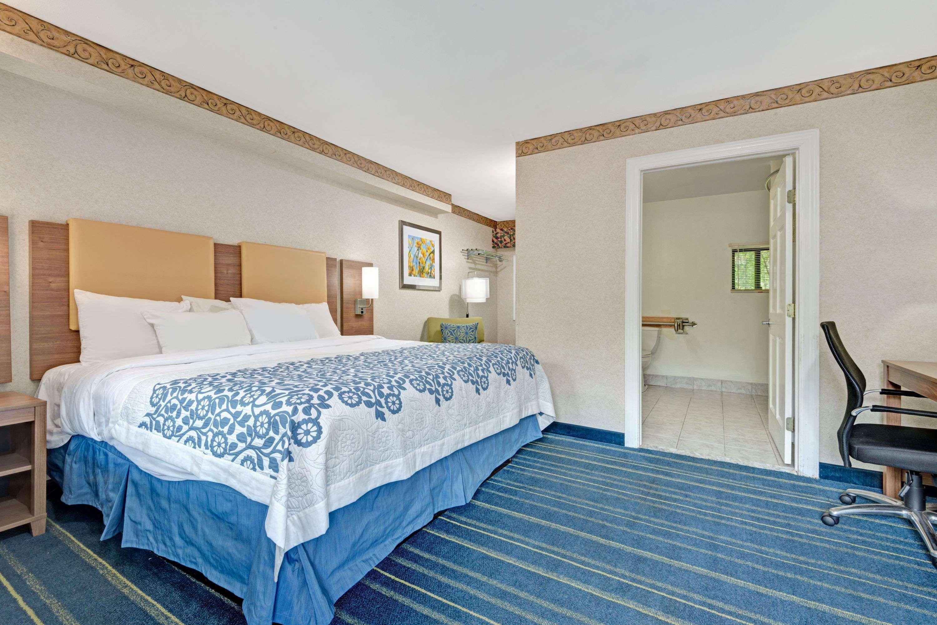 Days Inn By Wyndham Ridgefield Buitenkant foto